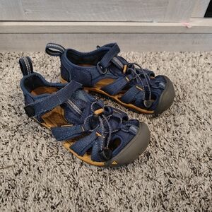 Keen Seacamp II CNX sandals in a Blue and Orange Colorway Size 11 Toddler